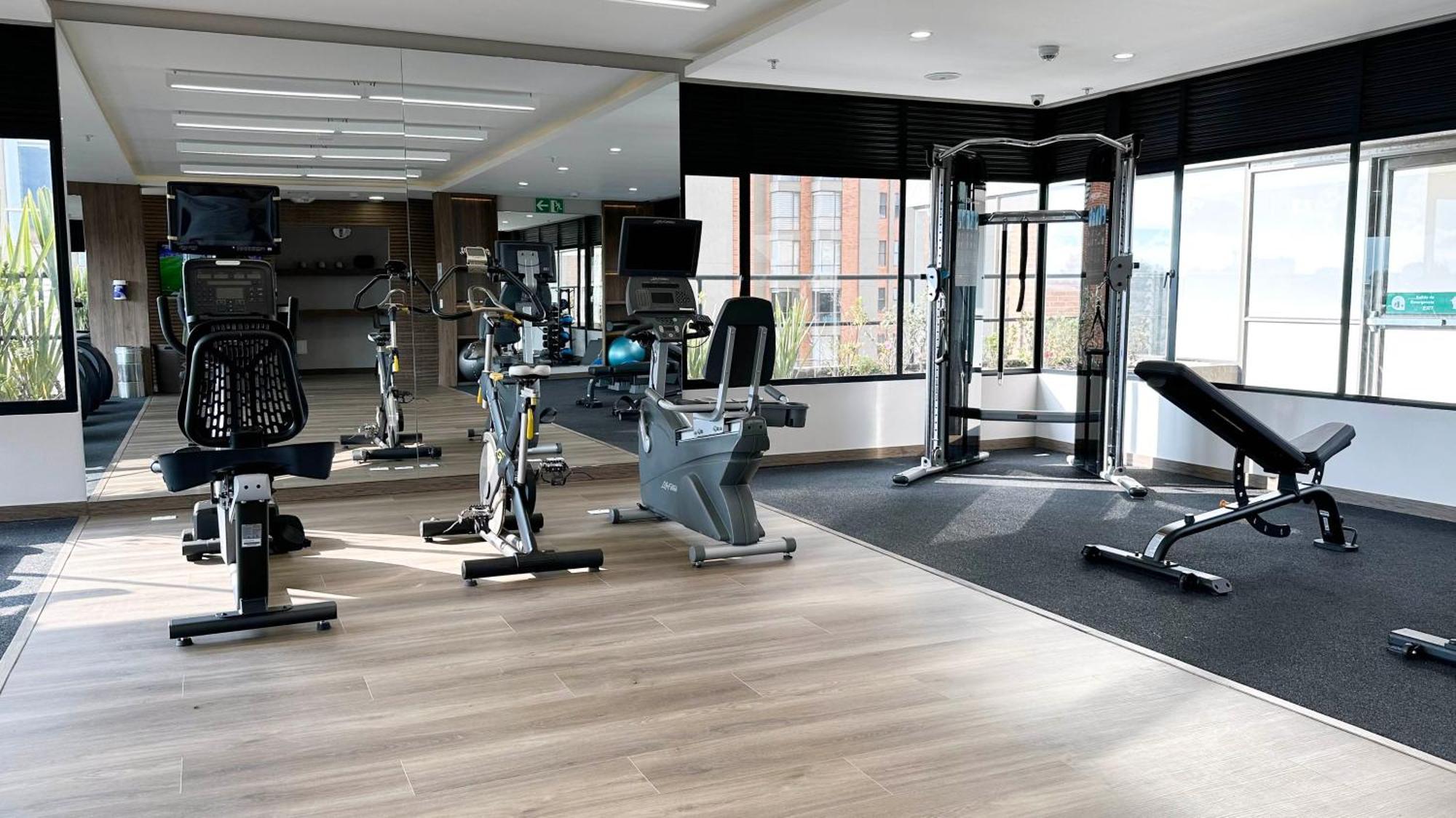 Hotel Hilton DoubleTree Bogotá Salitre AR Exterior foto The gym at the University of Law, Birmingham